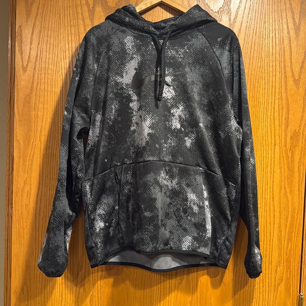 Men’s large Nike sweatshirt